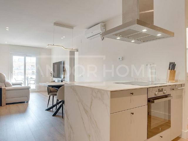 Piso en venta en calle De Nicaragua, Barcelona, de 72 m² 2 habitaciones por 535.000