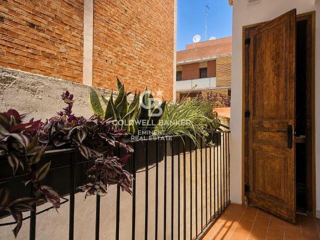 Piso en venta en calle De Novell, Barcelona, de 72 m² 2 habitaciones por 465.000