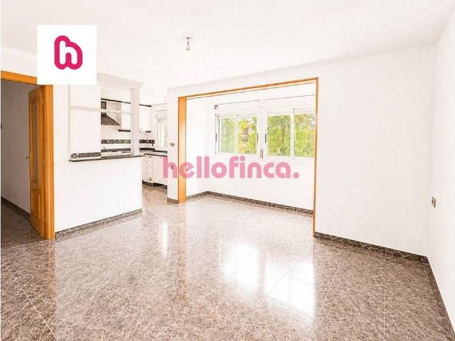 Piso en venta en calle De Badajoz, Terrassa, de 64 m² 3 habitaciones por 150.000
