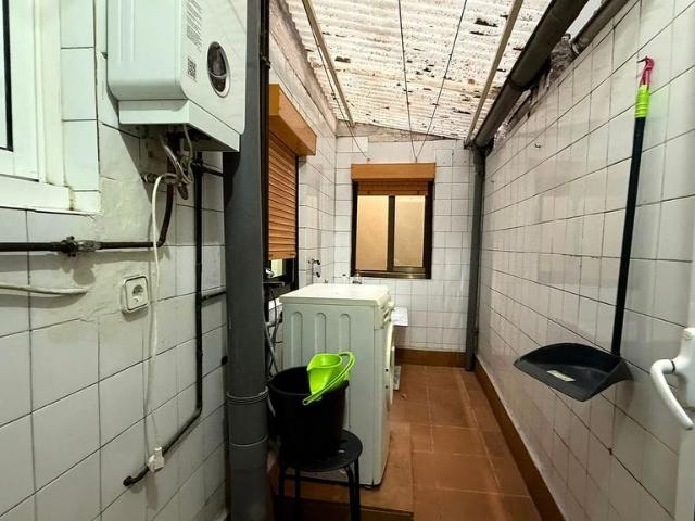 Piso en venta en calle De Bassegoda, Barcelona, de 55 m² 3 habitaciones por 249.000