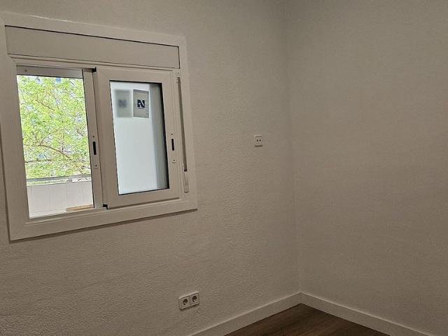 Piso en venta en calle De Barcelona, Hospitalet de Llobregat, L´, de 70 m² 3 habitaciones por 297.000