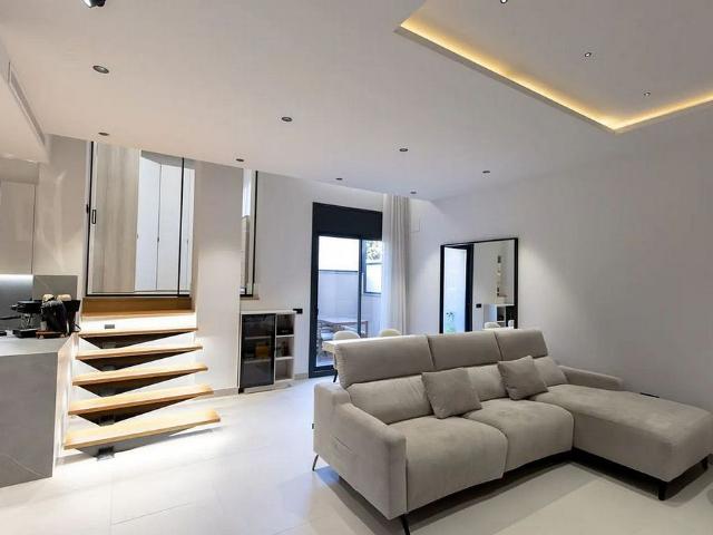 Piso en venta en calle De Barcelona, Olesa de Montserrat, de 90 m² 2 habitaciones por 385.000