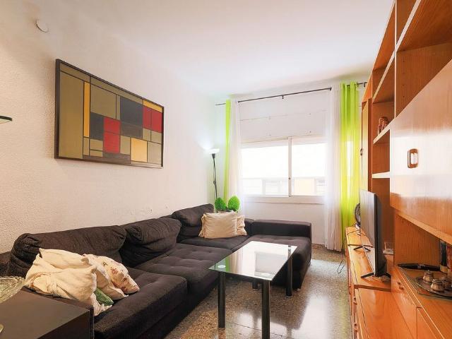 Piso en venta en calle De Bartomeu Pi, Barcelona, de 70 m² 3 habitaciones por 285.000