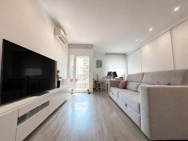 Piso en venta en calle De Bartrina, Barcelona, de 75 m² 1 habitación por 249.000