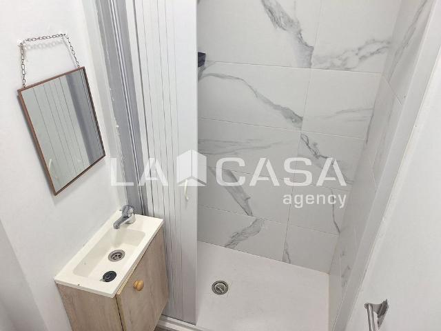 Piso en venta en calle De Beethoven, Santa Coloma de Gramanet, de 86 m² 2 habitaciones por 260.000