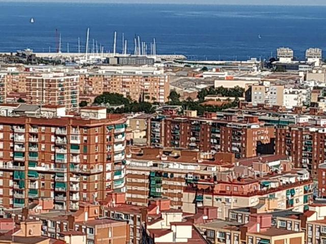 Piso en venta en calle De Bellavista, Badalona, de 60 m² 3 habitaciones por 210.000