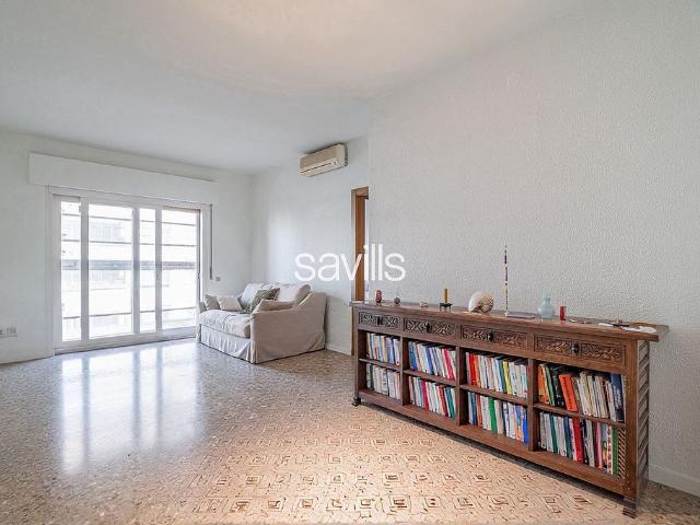 Piso en venta en calle De Berlín, Barcelona, de 104 m² 4 habitaciones por 640.000