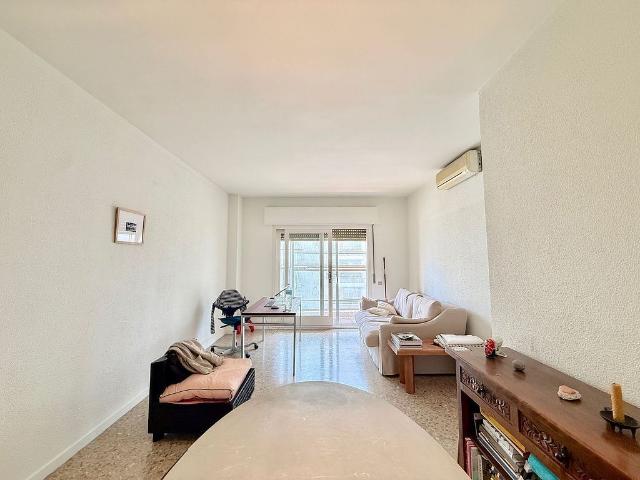 Piso en venta en calle De Berlín, Barcelona, de 100 m² 4 habitaciones por 595.000