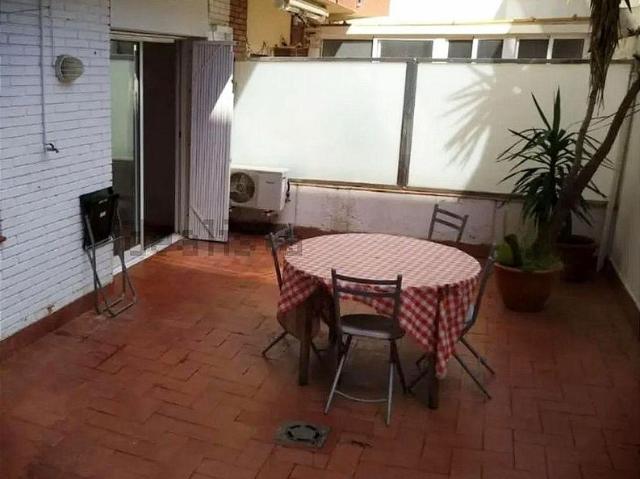 Piso en venta en calle De Bilbao, Barcelona, de 80 m² 3 habitaciones por 465.000