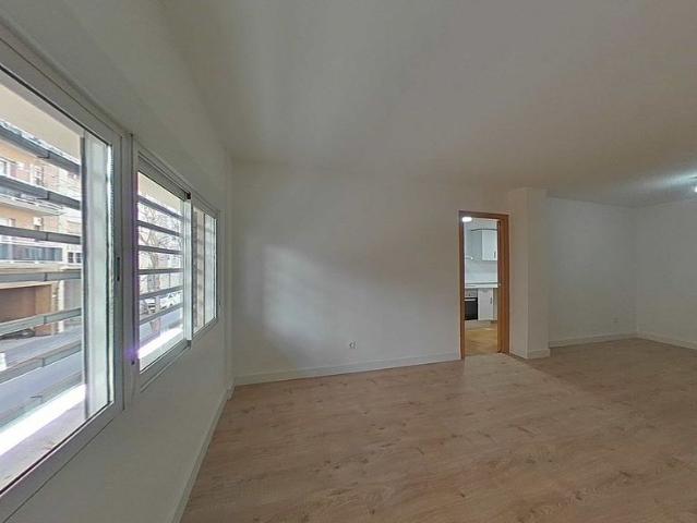 Piso en venta en calle De Bilbao, Girona, de 103 m² 4 habitaciones por 255.000