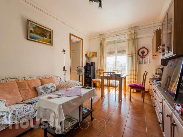 Piso en venta en calle De Blai, Barcelona, de 79 m² 4 habitaciones por 399.000