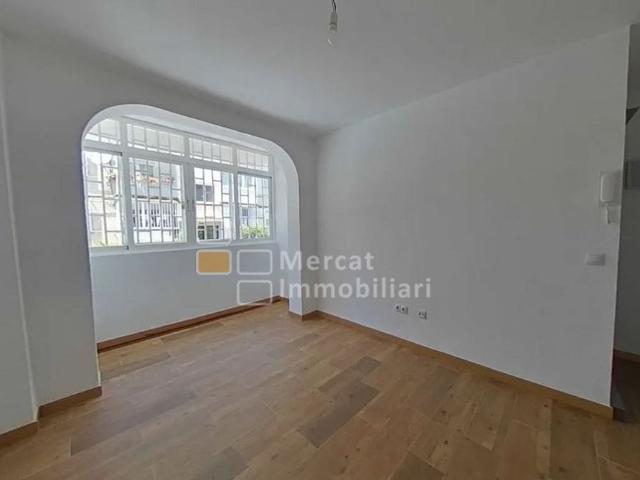 Piso en venta en calle De Blesa, Barcelona, de 62 m² 3 habitaciones por 288.000