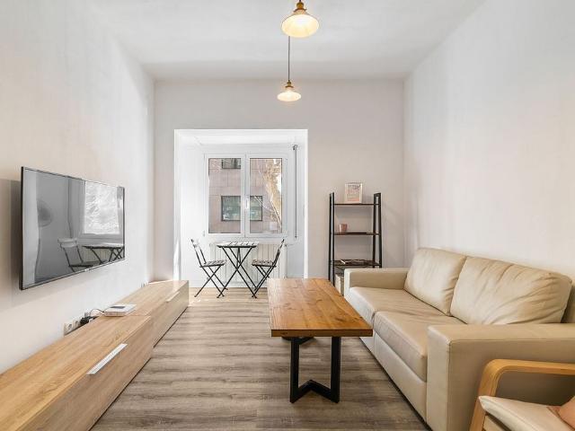 Piso en venta en calle De Bolívia, Barcelona, de 79 m² 3 habitaciones por 390.000