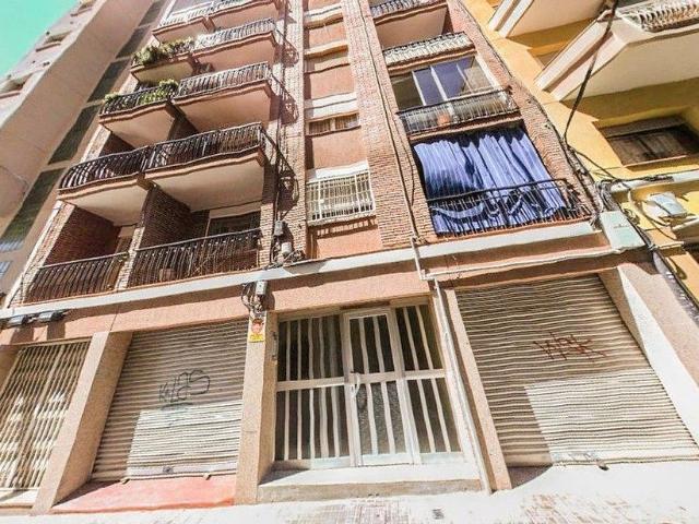 Piso en venta en calle De Ca N'alòs, Hospitalet de Llobregat, L´, de 50 m² 2 habitaciones por 135.000