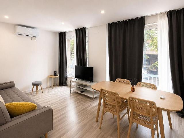 Piso en venta en calle De Calàbria, Barcelona, de 73 m² 3 habitaciones por 420.000