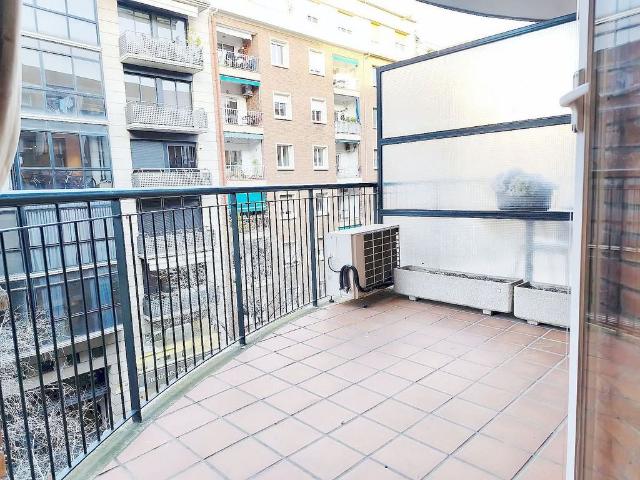 Piso en venta en calle De Calàbria, Barcelona, de 76 m² 1 habitación por 380.000