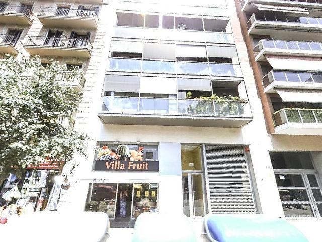 Piso en venta en calle De Calàbria, Barcelona, de 78 m² 3 habitaciones por 459.000