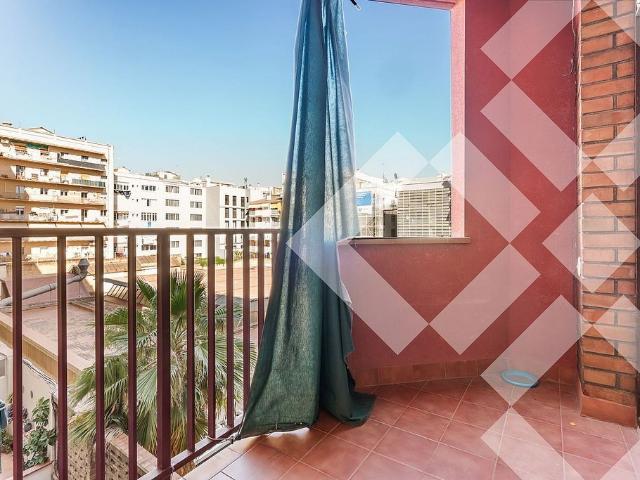 Piso en venta en calle De Calàbria, Barcelona, de 113 m² 4 habitaciones por 490.000