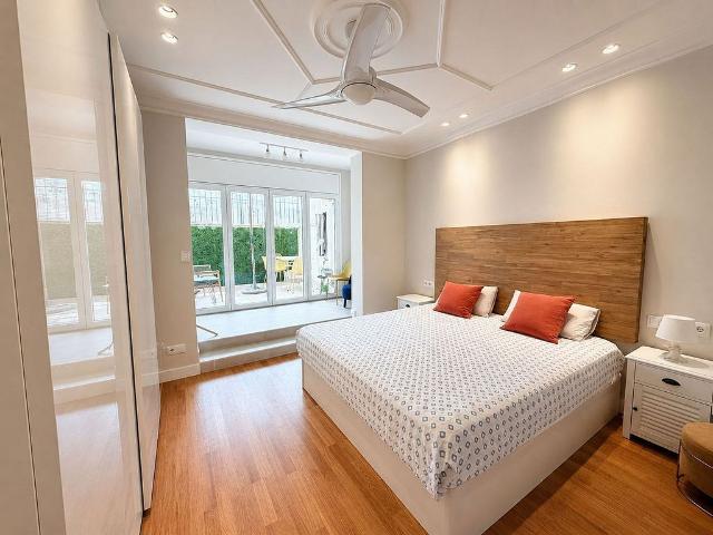 Piso en venta en calle De Calàbria, Barcelona, de 140 m² 4 habitaciones por 690.000