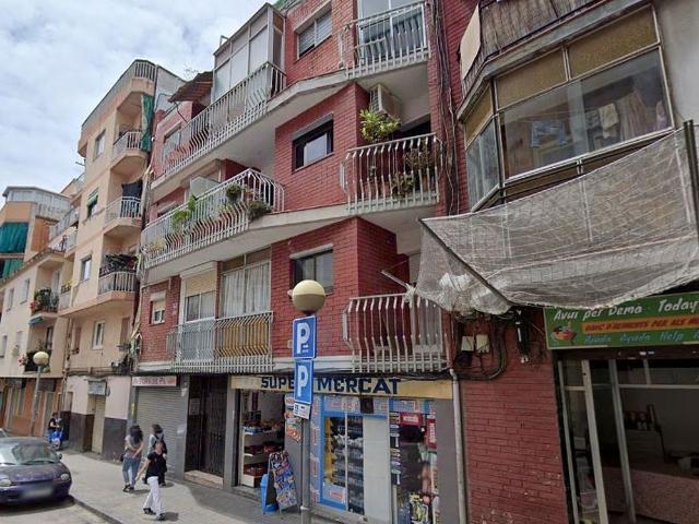 Piso en venta en calle De Calderón de la Barca, Badalona, de 66 m² 3 habitaciones por 83.000