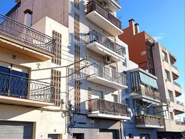 Piso en venta en calle De Calella, Mataró, de 93 m² 4 habitaciones por 243.000