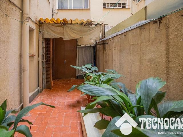 Piso en venta en calle De Camil Fabra, Barcelona, de 75 m² 3 habitaciones por 320.000