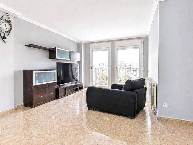 Piso en venta en calle De Campins, Barcelona, de 81 m² 3 habitaciones por 235.000