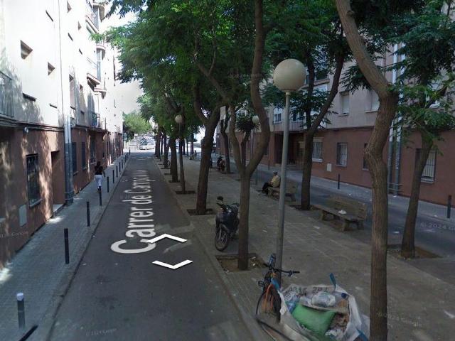 Piso en venta en calle De Campoamor, Sabadell, de 57 m² 3 habitaciones por 61.000 €