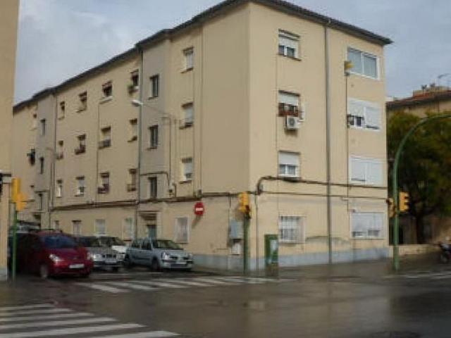 Piso en venta en calle De Campoamor, Sabadell, de 72 m² 3 habitaciones por 41.000 €