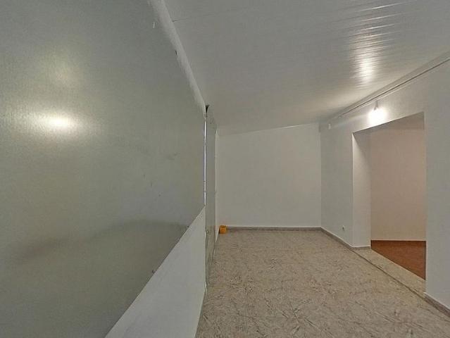 Piso en venta en calle De Camprodon, Santa Coloma de Gramanet, de 40 m² 2 habitaciones por 109.000