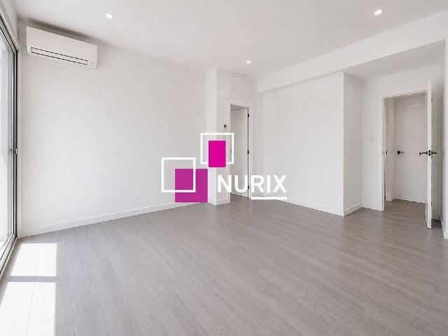 Piso en venta en calle De Cantàbria, Barcelona, de 89 m² 4 habitaciones por 370.000