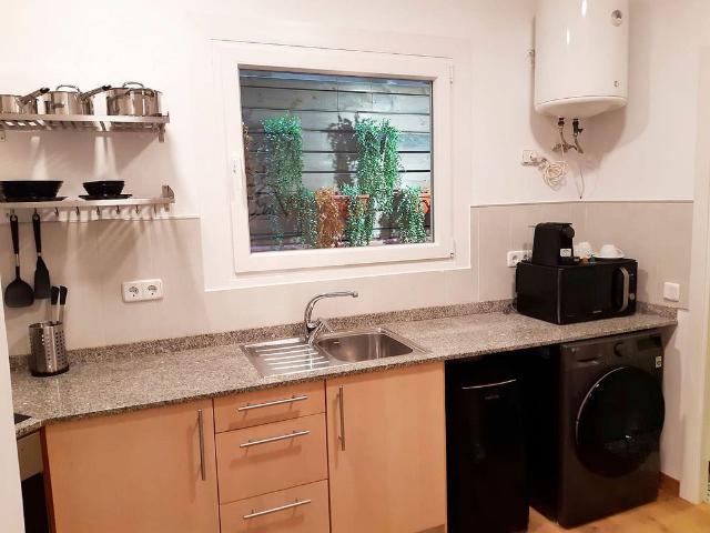Piso en venta en calle De Casanova, Barcelona, de 32 m² 1 habitación por 239.000