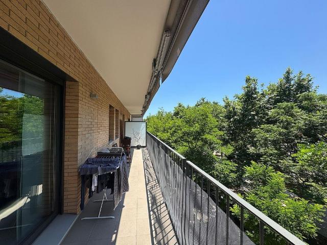Piso en venta en calle De Casas i Amigó, Barcelona, de 72 m² 3 habitaciones por 405.000