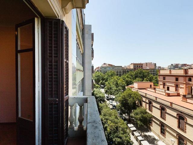 Piso en venta en calle De Casp, Barcelona, de 130 m² 4 habitaciones por 780.000