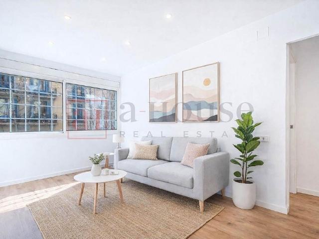Piso en venta en calle De Casp, Barcelona, de 61 m² 3 habitaciones por 385.000