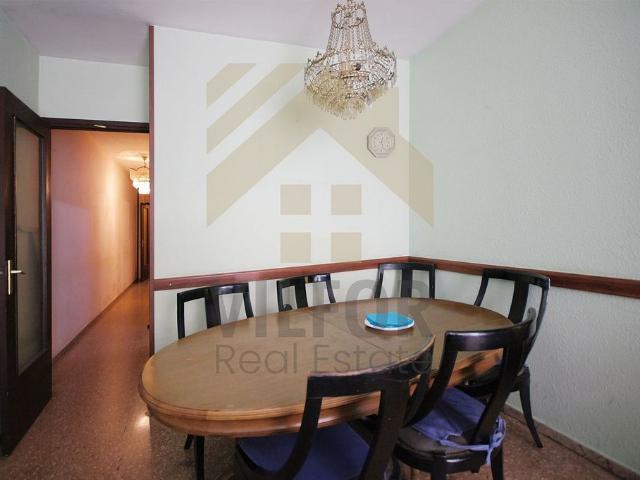 Piso en venta en calle De Casp, Barcelona, de 95 m² 4 habitaciones por 485.000