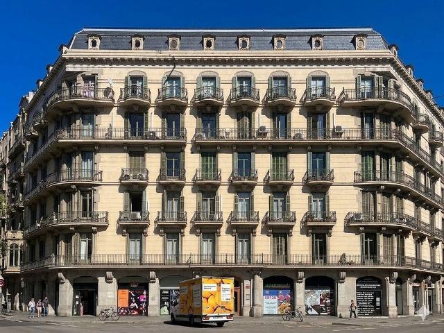 Piso en venta en calle De Casp, Barcelona, de 99 m² 3 habitaciones por 620.000
