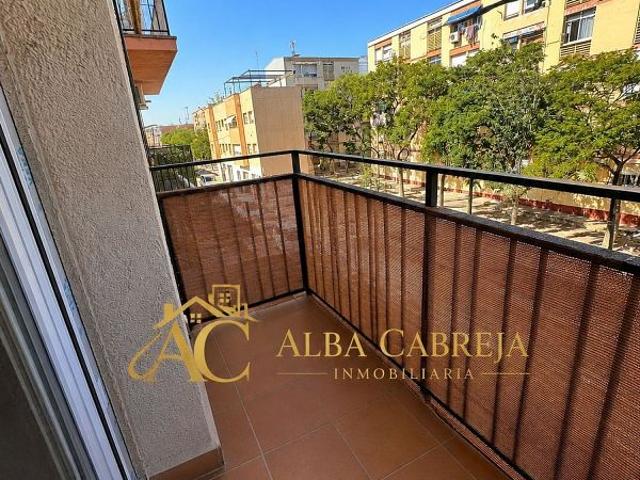 Piso en venta en calle De Casp, Sabadell, de 76 m² 4 habitaciones por 228.000