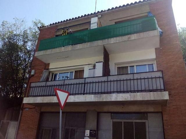 Piso en venta en calle De Castelldefels, Barcelona, de 107 m² 3 habitaciones por 175.000