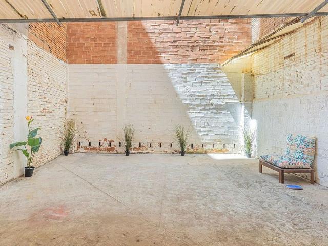 Piso en venta en calle De Cartagena, Barcelona, de 79 m² 2 habitaciones por 289.000