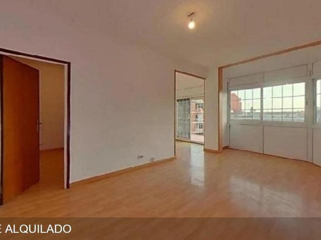 Piso en venta en calle De Cienfuegos, Barcelona, de 51 m² 4 habitaciones por 219.955