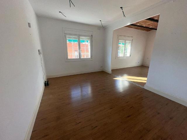 Piso en venta en calle De Coïmbra, Barcelona, de 81 m² 2 habitaciones por 320.000