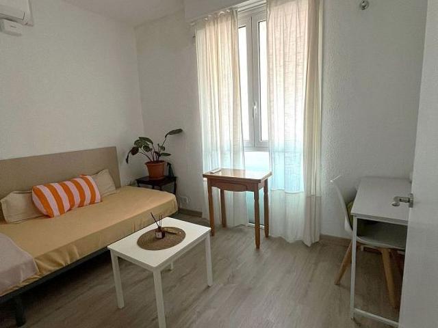 Piso en venta en calle De Coll i Vehí, Barcelona, de 45 m² 1 habitación por 185.000