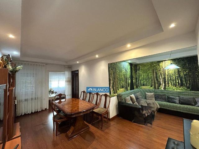 Piso en venta en calle De Collserola, Hospitalet de Llobregat, L´, de 70 m² 4 habitaciones por 320.000