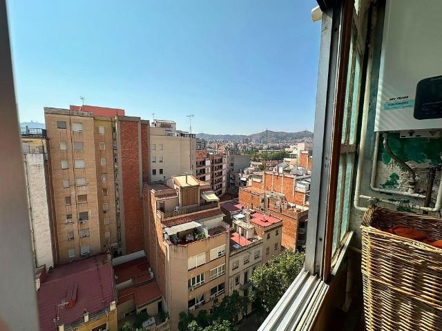 Piso en venta en calle De Concepción Arenal, Barcelona, de 71 m² 3 habitaciones por 299.000