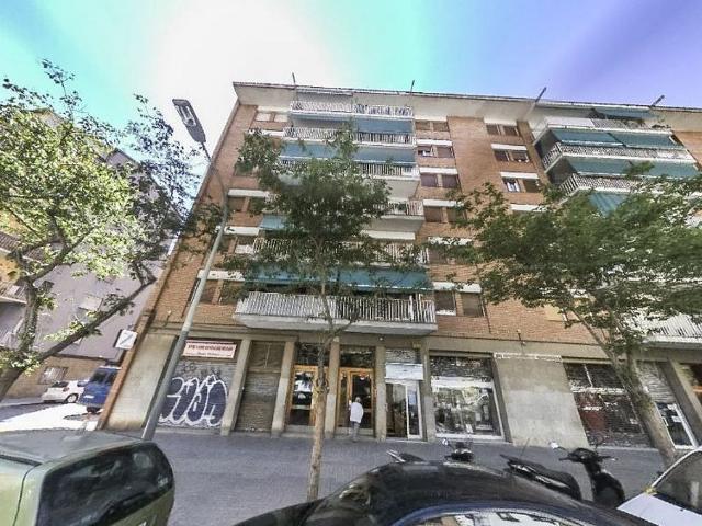 Piso en venta en calle De Concepción Arenal, Barcelona, de 80 m² 3 habitaciones por 243.000