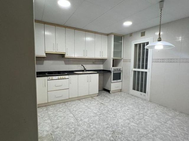 Piso en venta en calle De Concepción Arenal, Barcelona, de 82 m² 3 habitaciones por 350.000
