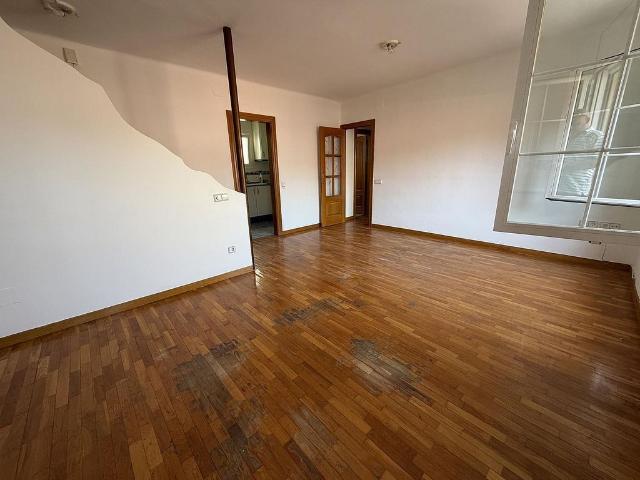 Piso en venta en calle De Corneli Nepos, Sabadell, de 65 m² 3 habitaciones por 172.000