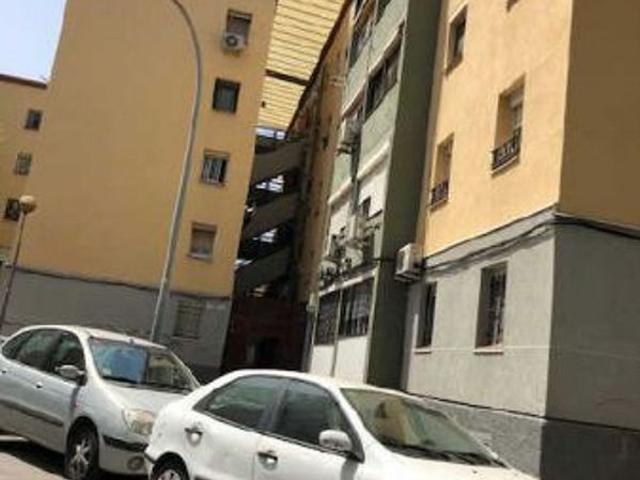 Piso en venta en calle De Còrdova, Badalona, de 58 m² 3 habitaciones por 102.600
