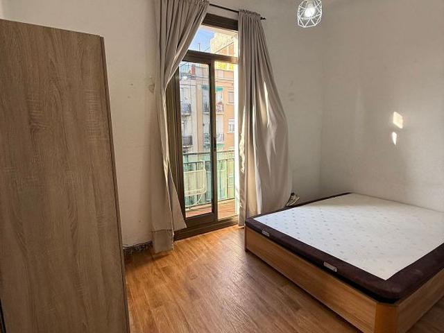 Piso en venta en calle De Còrsega, Barcelona, de 40 m² 2 habitaciones por 320.000